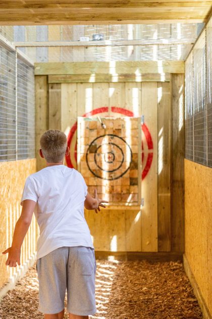 Tapnell Farm Axe Throwing school